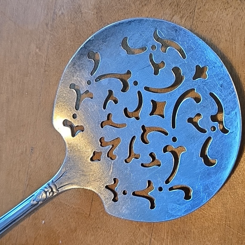 Vintage Slotted Serving Spoon Wm. A. Rogers A1 Plus Oneida Ltd. - Picture 3 of 6